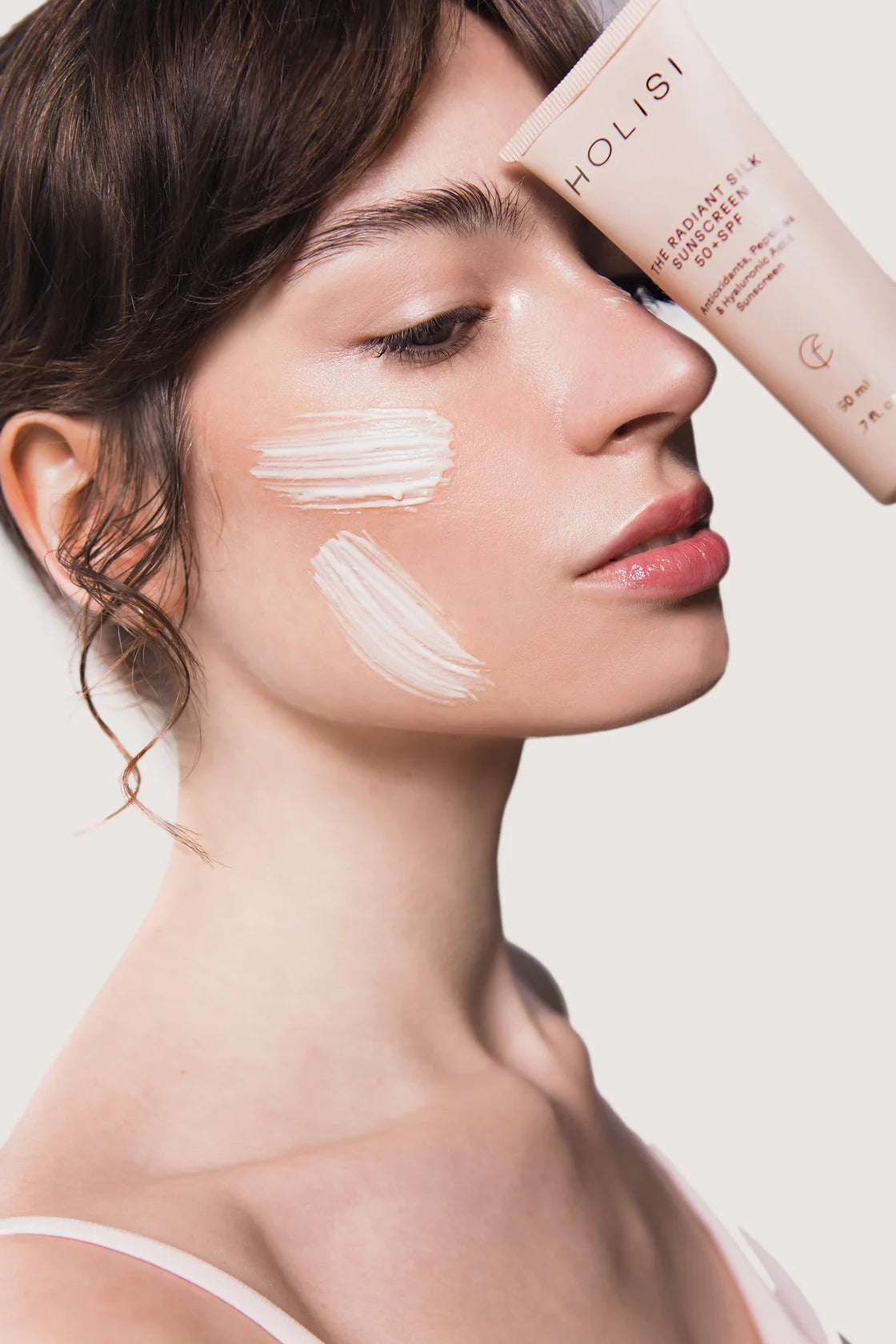 The Radiant Silk Sunscreen 50+ spf- Protección solar antiedad